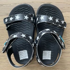 NATIVE unisex sandal.